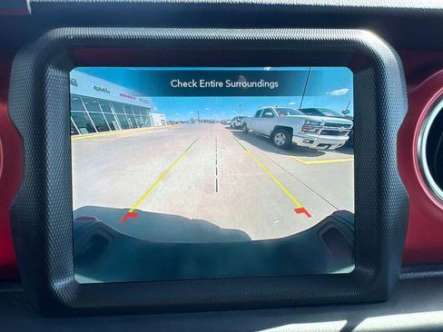 Used 2022 Jeep Gladiator Rubicon w/ Cold Weather Group AWD/4WD image 7