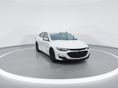 Used 2024 Chevrolet Malibu LT image 3