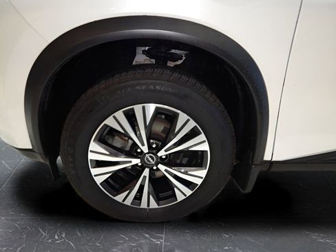 Used 2023 Nissan Rogue SV image 11