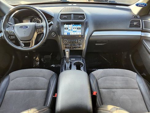 Used 2017 Ford Explorer XLT w/ Equipment Group 202A image 12