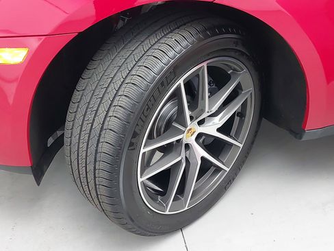 Certified 2025 Porsche Macan image 35