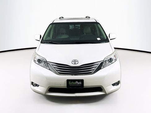 Used 2015 Toyota Sienna XLE image 2