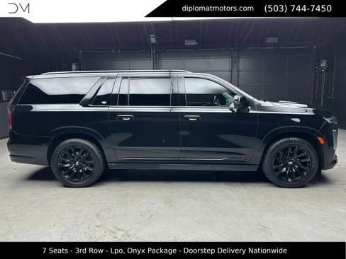 Used 2023 Cadillac Escalade ESV Sport Platinum w/ LPO, ONYX Package AWD/4WD image 8