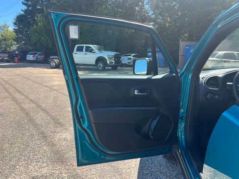 Used 2022 Jeep Renegade Altitude image 16