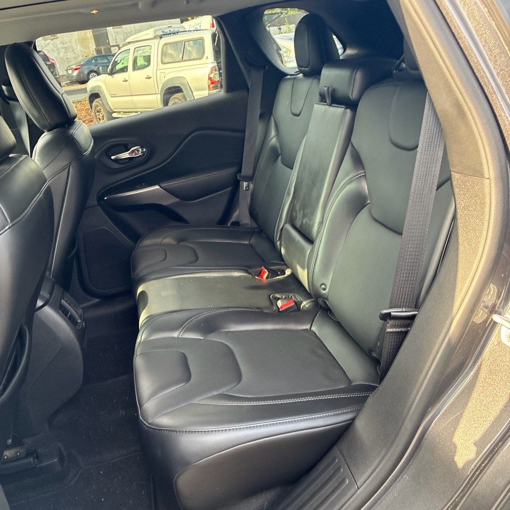 Used 2019 Jeep Cherokee Limited AWD/4WD image 13