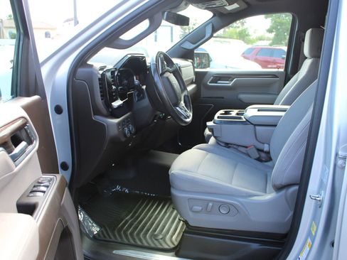 Used 2022 Chevrolet Silverado 1500 LT w/ Safety Package AWD/4WD image 9