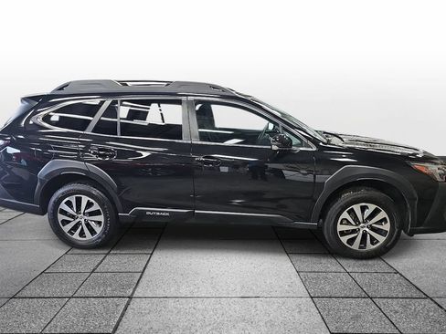 Used 2023 Subaru Outback Premium AWD/4WD image 4