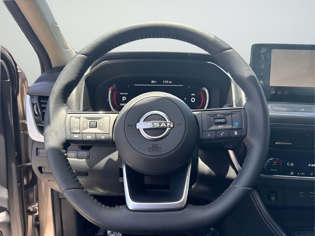 Used 2024 Nissan Rogue Platinum FWD image 19