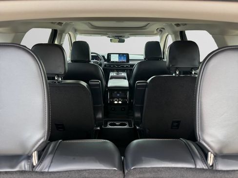 Used 2025 Lincoln Aviator AWD image 10