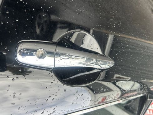 Used 2017 INFINITI Q70 3.7 image 27