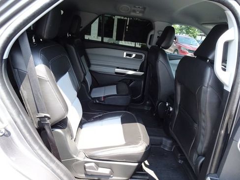 Used 2022 Ford Explorer XLT w/ Equipment Group 202A RWD image 19