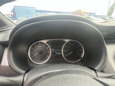 Used 2018 Nissan Kicks S image 11