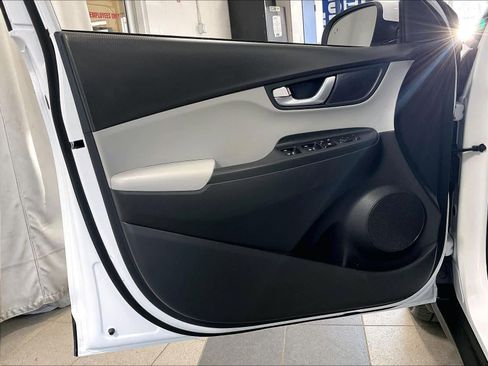 Certified 2023 Hyundai Kona SEL w/ Convenience Package image 9