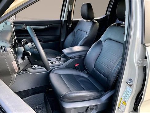 Used 2025 Ford Ranger Lariat w/ Black Appearance Package image 19