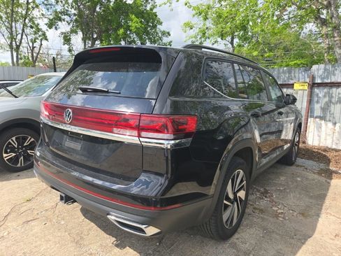 Used 2025 Volkswagen Atlas SE image 11