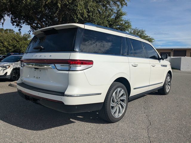 Used 2023 Lincoln Navigator L Reserve AWD/4WD image 3