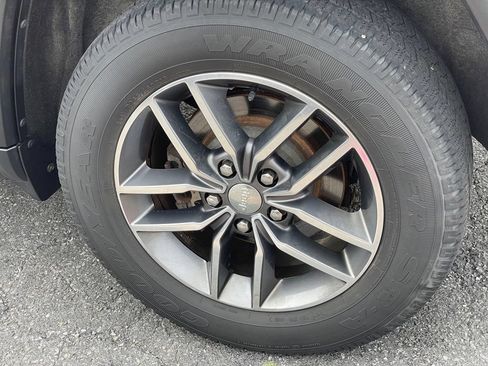 Used 2017 Jeep Grand Cherokee Limited AWD/4WD image 30
