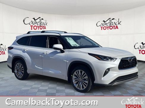 New 2026 Toyota Highlander Platinum AWD/4WD image 1