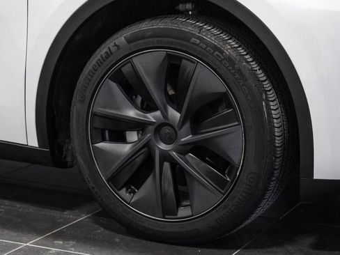 Used 2025 Tesla Model Y Long Range image 60