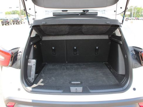 Used 2025 Chevrolet Trax LT FWD image 14