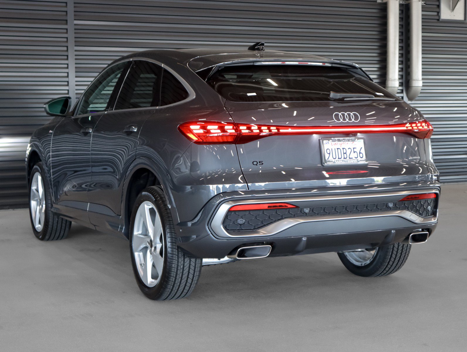 Used 2025 Audi Q5 Premium Plus w/ Premium Plus AWD/4WD image 2