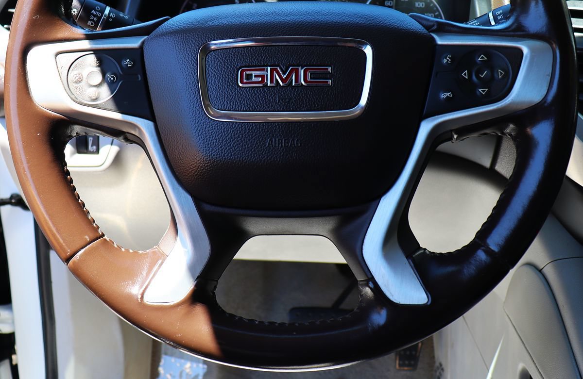 Used 2020 GMC Acadia SLT w/ LPO, Cargo Package FWD image 57