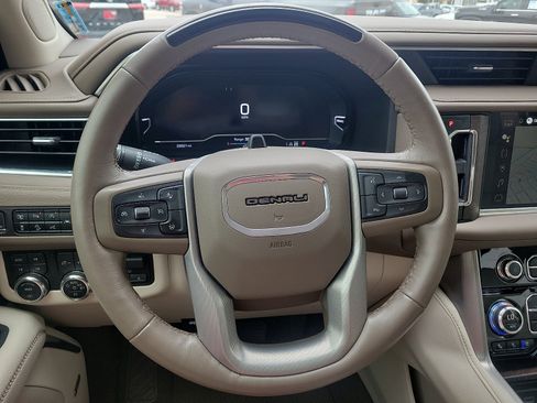 Used 2024 GMC Yukon Denali w/ Denali Reserve Package AWD/4WD image 19
