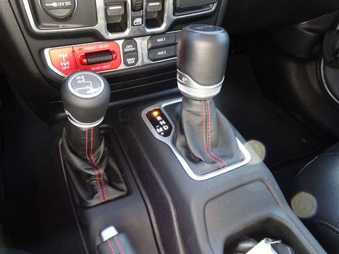 Used 2020 Jeep Gladiator Rubicon AWD/4WD image 25