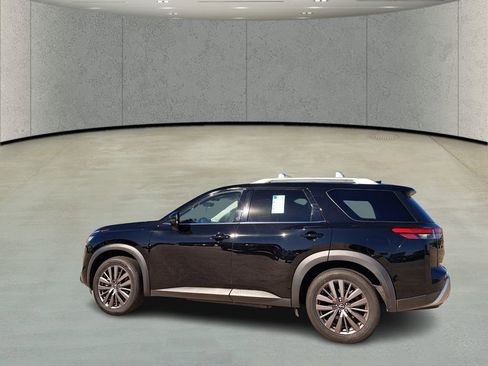 Used 2023 Nissan Pathfinder SL w/ SL Premium Package image 7