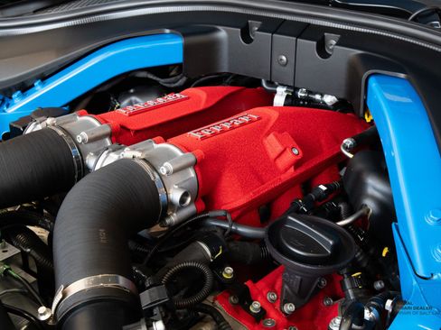 Used 2024 Ferrari Roma Spider RWD image 11