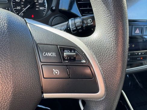 Used 2018 Mitsubishi Outlander ES image 19