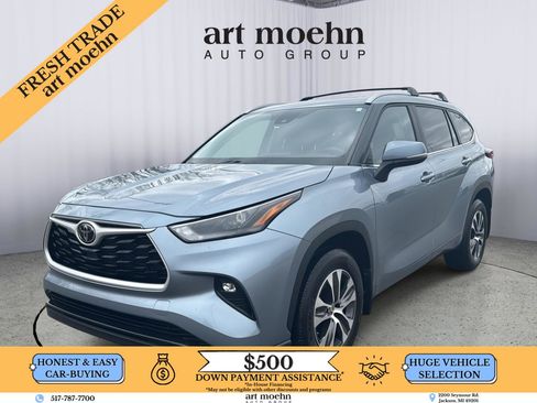 Used 2024 Toyota Highlander XLE image 1