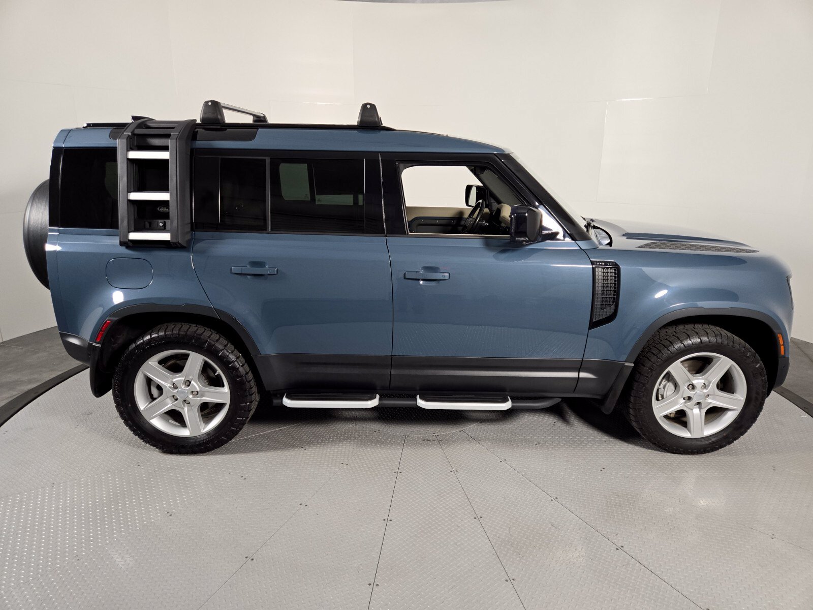 Used 2020 Land Rover Defender 110 SE AWD/4WD image 6