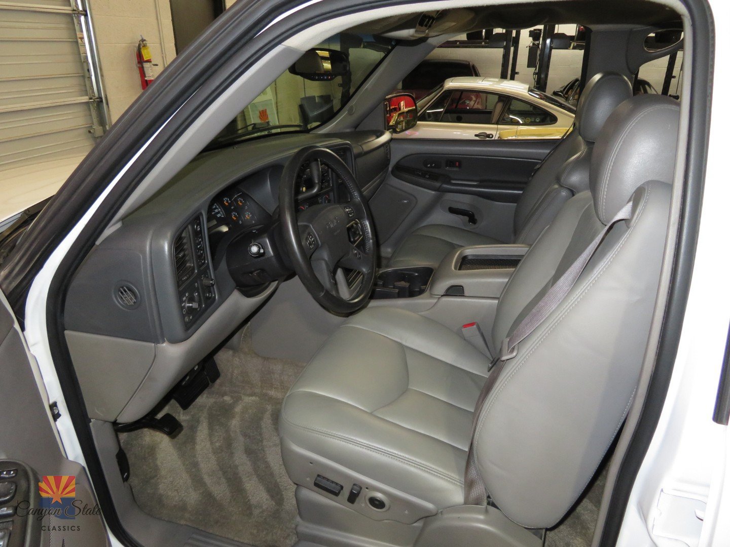 Used 2003 GMC Yukon XL SLT w/ 1SD Preferred Equipment Group AWD/4WD image 3