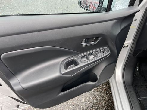 Used 2025 Nissan Versa SV image 18