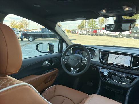 New 2026 Chrysler Pacifica Pinnacle w/ Trailer Tow Group image 52