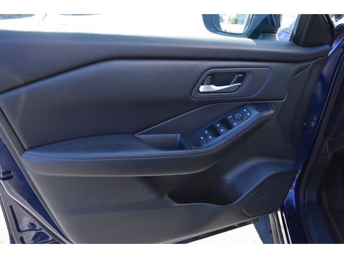 Used 2024 Nissan Rogue SV image 16