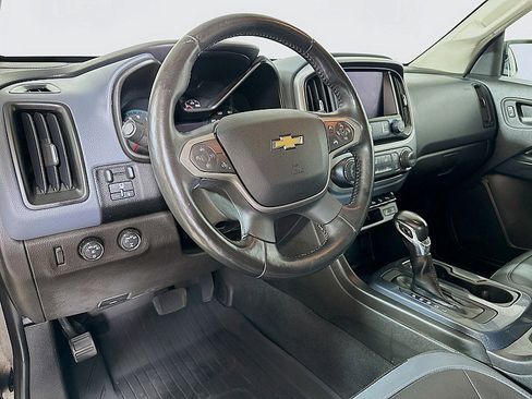 Used 2022 Chevrolet Colorado Z71 w/ Z71 Midnight Edition AWD/4WD image 9
