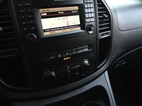 Used 2020 Mercedes-Benz Metris image 22