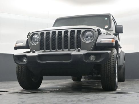 Used 2021 Jeep Gladiator Sport AWD/4WD image 39
