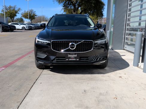 Used 2021 Volvo XC60 T5 Momentum image 3