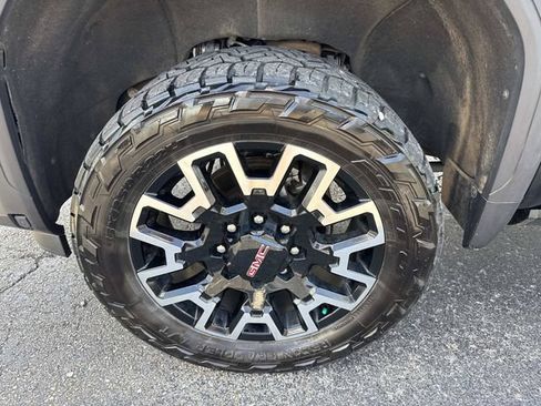 Used 2025 GMC Sierra 2500 AT4 w/ AT4 Premium Plus Package AWD/4WD image 4