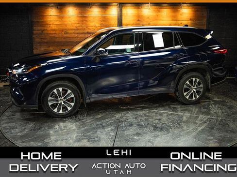 Used 2022 Toyota Highlander XLE image 1