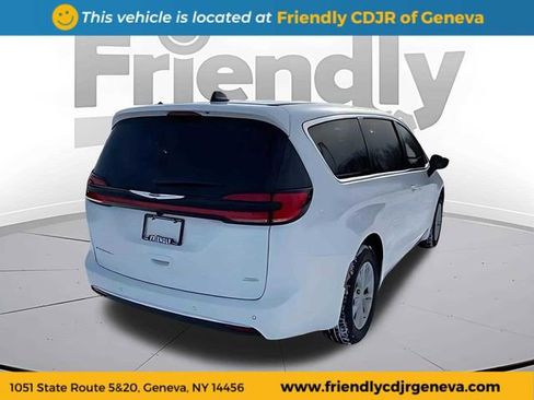 New 2026 Chrysler Pacifica Select AWD/4WD image 5