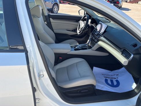 Used 2020 Honda Accord Touring image 16