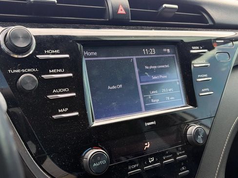 Used 2020 Toyota Camry SE w/ Carpet Mat Package FWD image 9