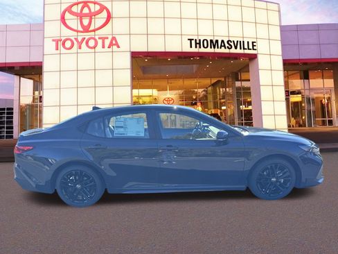New 2025 Toyota Camry Hybrid FWD image 4