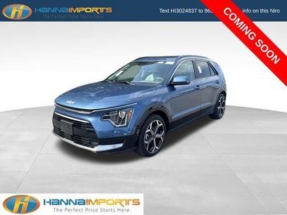 Used 2024 Kia Niro EX Touring
