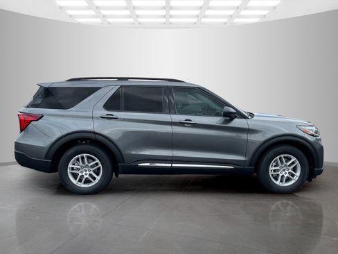 New 2025 Ford Explorer Active w/ Active Comfort Package image 3