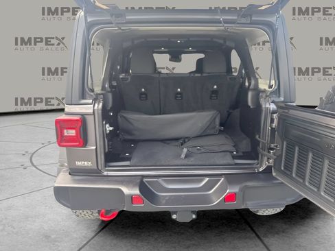 Used 2025 Jeep Wrangler Unlimited Rubicon w/ Convenience Group AWD/4WD image 21